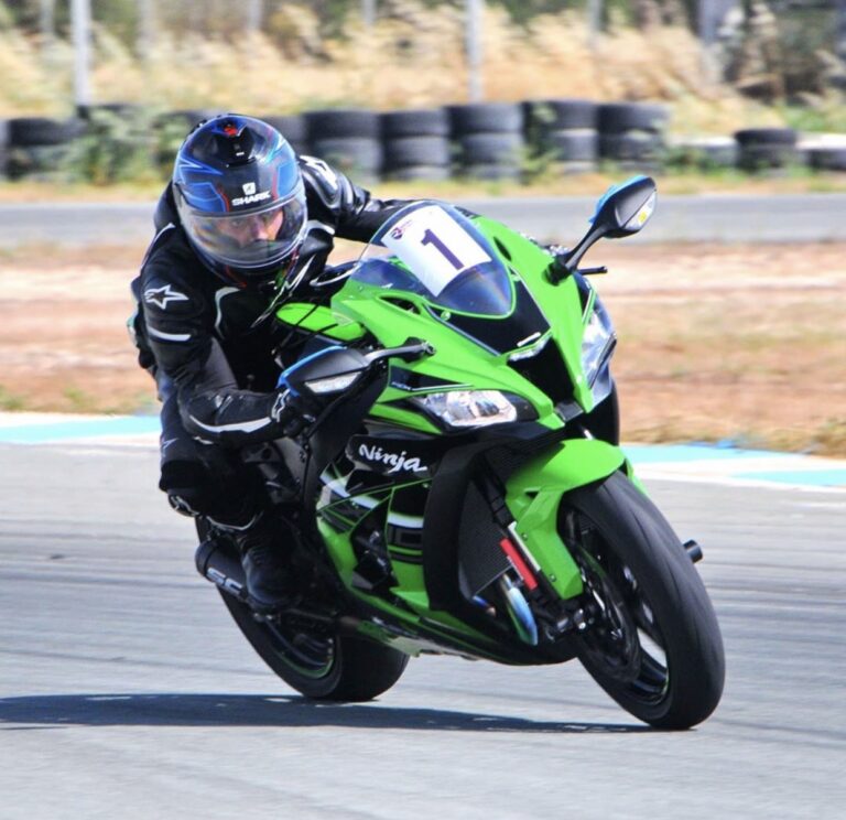 Ninja ZX-10RR – The Super blaster!!