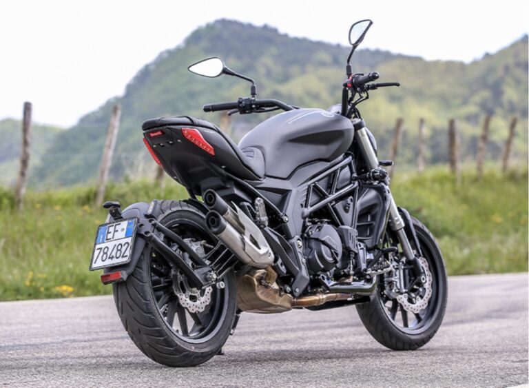 Benelli 502 Cruiser: Aggressive & Eccentric