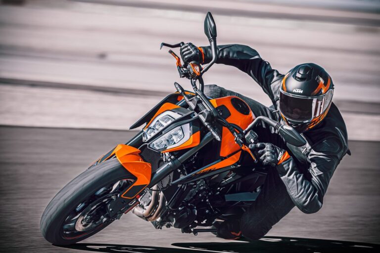 KTM DUKE 890: THE SCALPEL